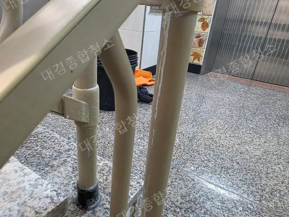 부평 빌라 계단청소 비용 건물 누수 후 생긴 석회 자국 제거 방법