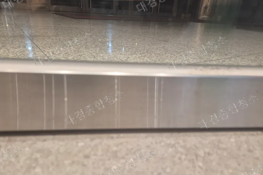 인천 상가 청소업체 매장 닫은 후 깔끔한 야간 상업시설 청소 작업