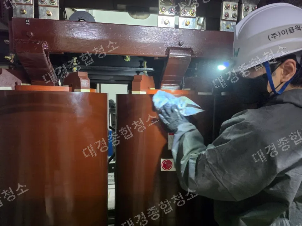 고압 큐비클 수배전반 청소 작업 디테일한 전기 설비 청소 후기