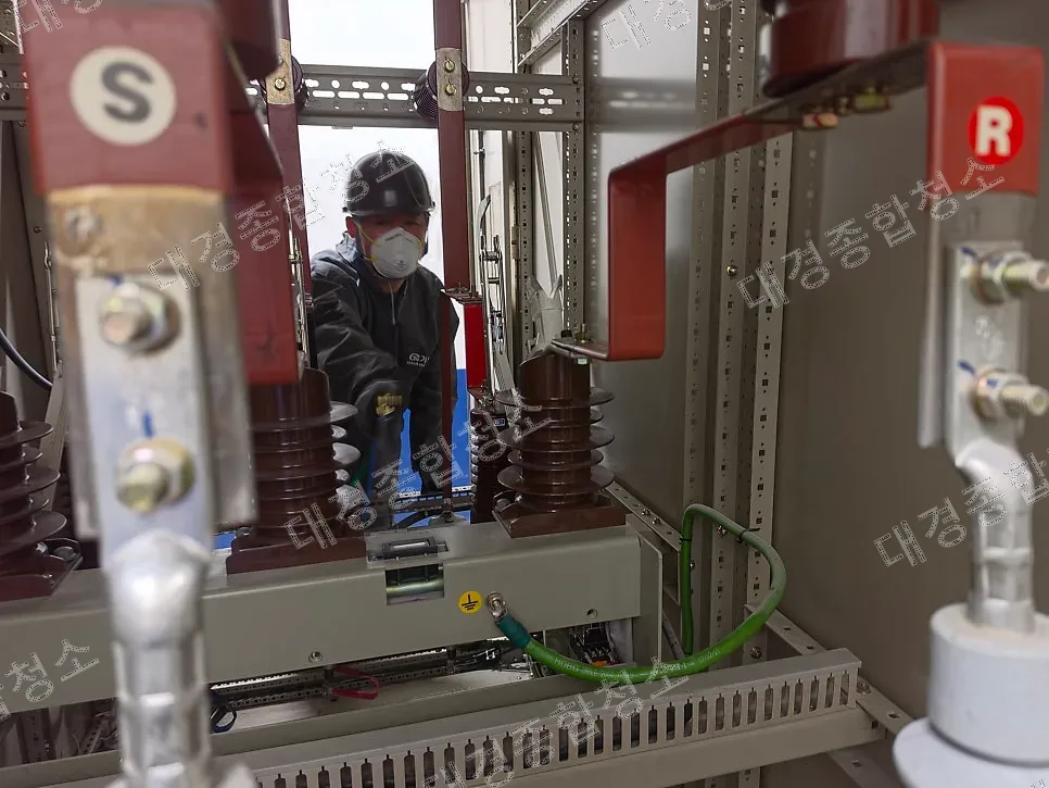 고압 큐비클 수배전반 청소 작업 디테일한 전기 설비 청소 후기