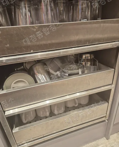 인천 상가 청소업체 매장 닫은 후 깔끔한 야간 상업시설 청소 작업