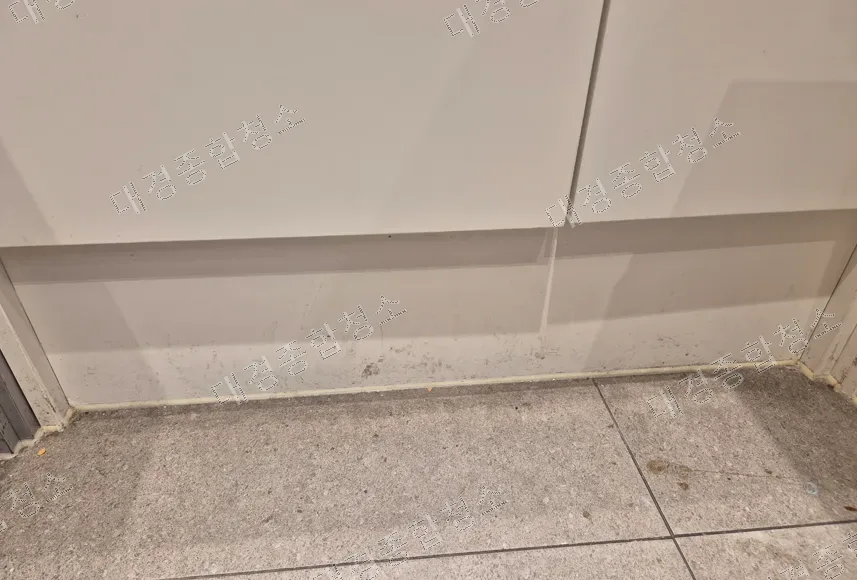 인천 상가 청소업체 매장 닫은 후 깔끔한 야간 상업시설 청소 작업
