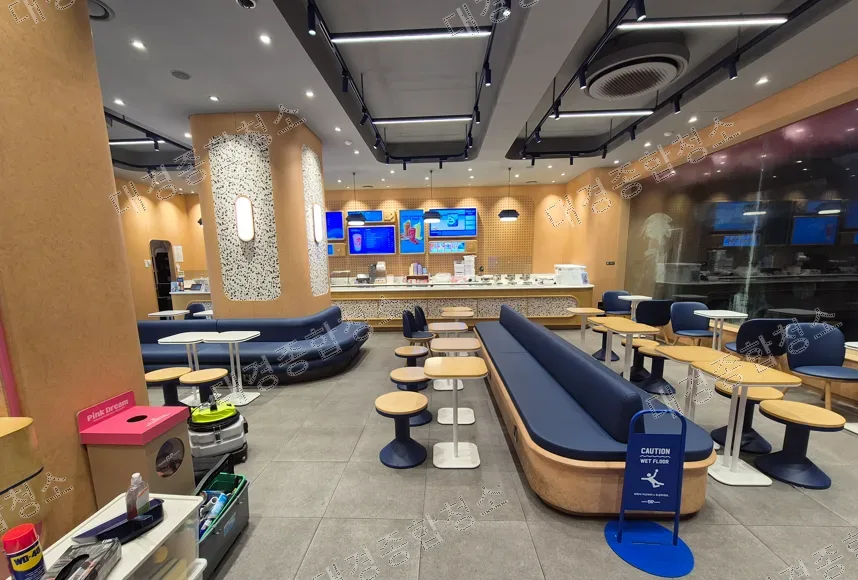 인천 상가 청소업체 매장 닫은 후 깔끔한 야간 상업시설 청소 작업