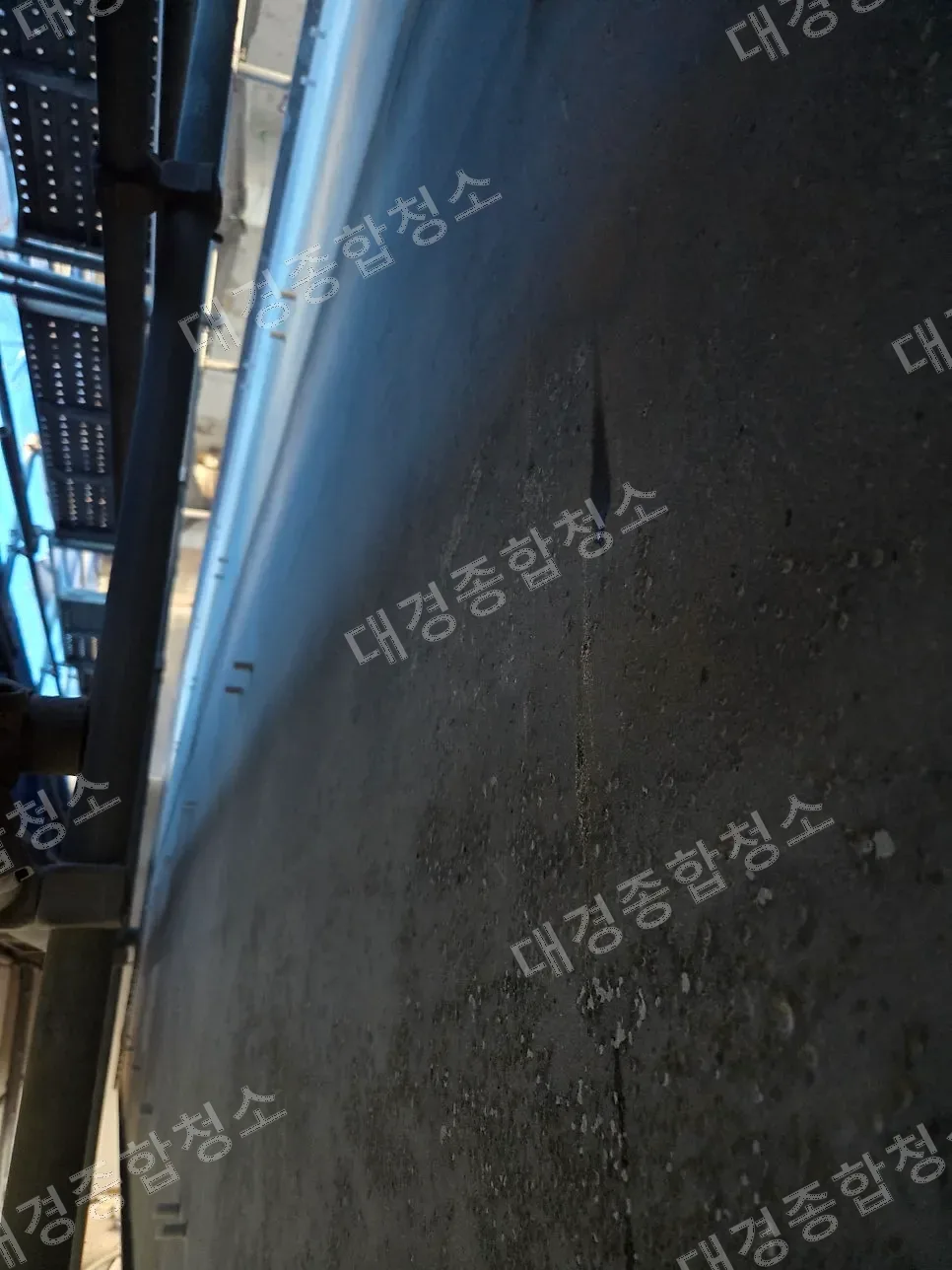 공사 현장 쇼트블라스팅 방오페인트 및 부식 제거 업체