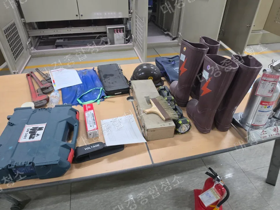 고압 큐비클 수배전반 청소 작업 디테일한 전기 설비 청소 후기
