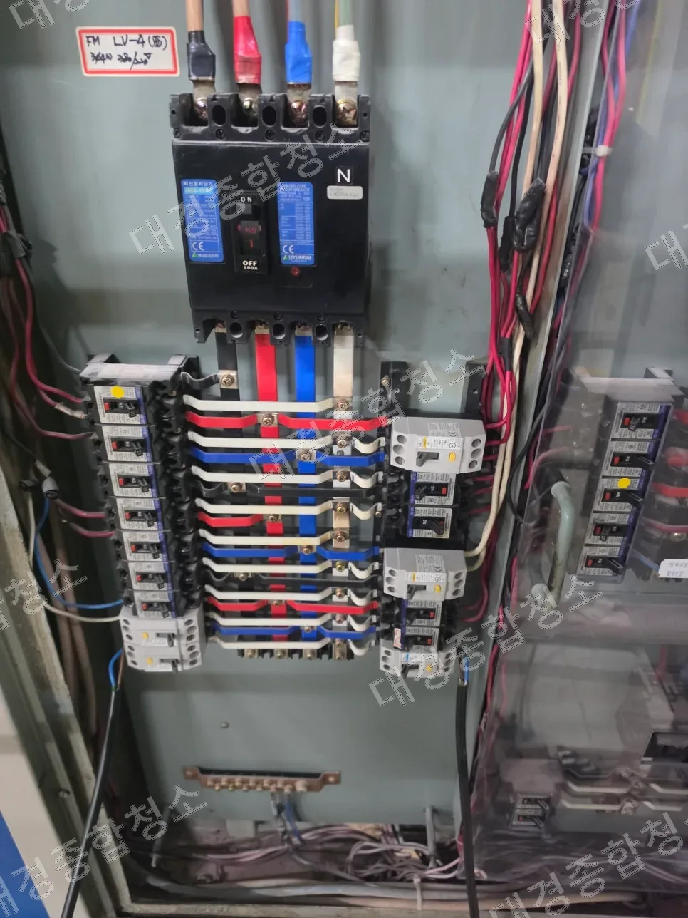 고압 큐비클 수배전반 청소 작업 디테일한 전기 설비 청소 후기